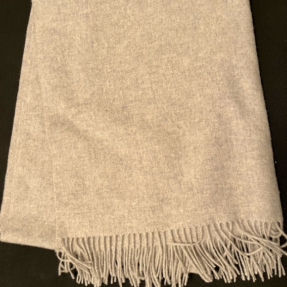 Aritzia Wilfred Classic Wool Scarf - Picture 3 of 3